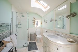 Principal bedroom en suite- click for photo gallery